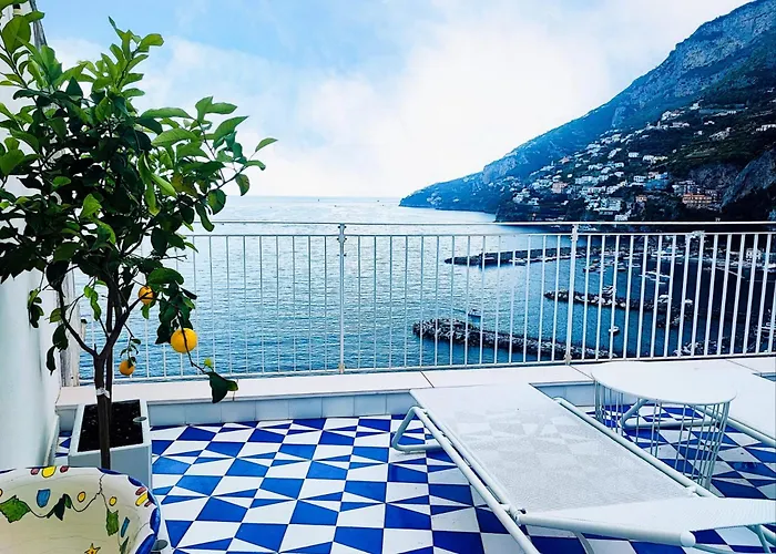 Amalfully Boutique Apartment - A Seaview Gem